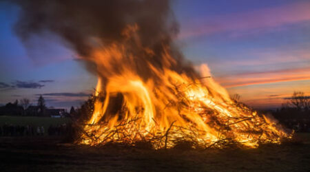 Circle Round The Fire Chant